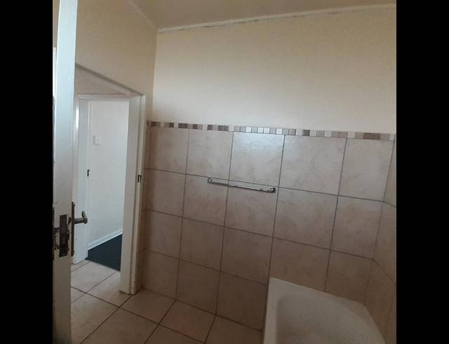 2 BEDROOM APARTMENT FOR SALE IN SASOLBURG EXT 2